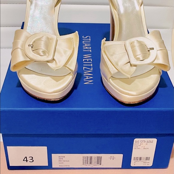 Stuart Weitzman Alesha Bow Pumps. - Picture 5 of 5